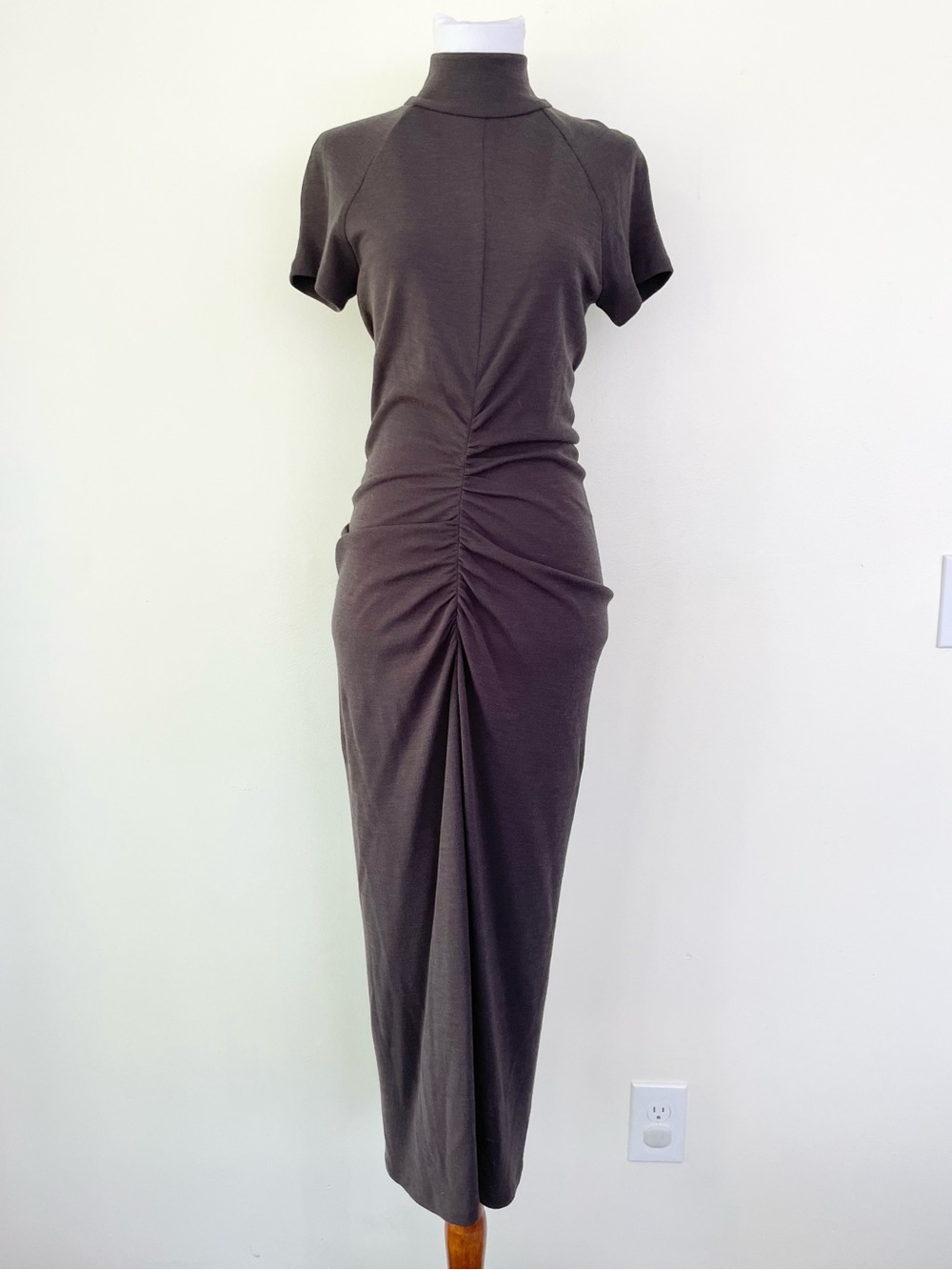 Zenobia Virgin Wool Dark Brown Mock Neck Short Sleeve Ruched Midi Dress size 4